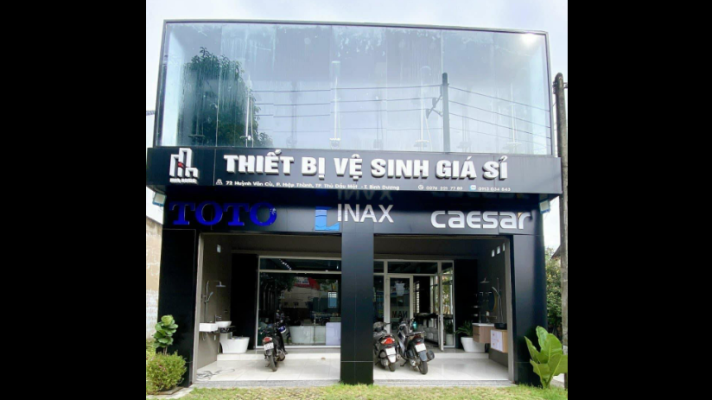 Khách Hàng Trải Nghiệm Sản Phẩm Trực Tiếp Tại Showroom MinHome